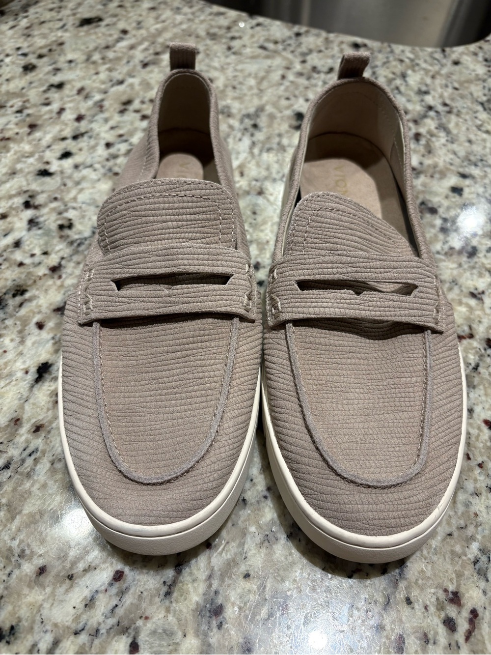 Vionic Women's Uptown Light Grey Suede Arch Support Loafers sz 9.5 wide